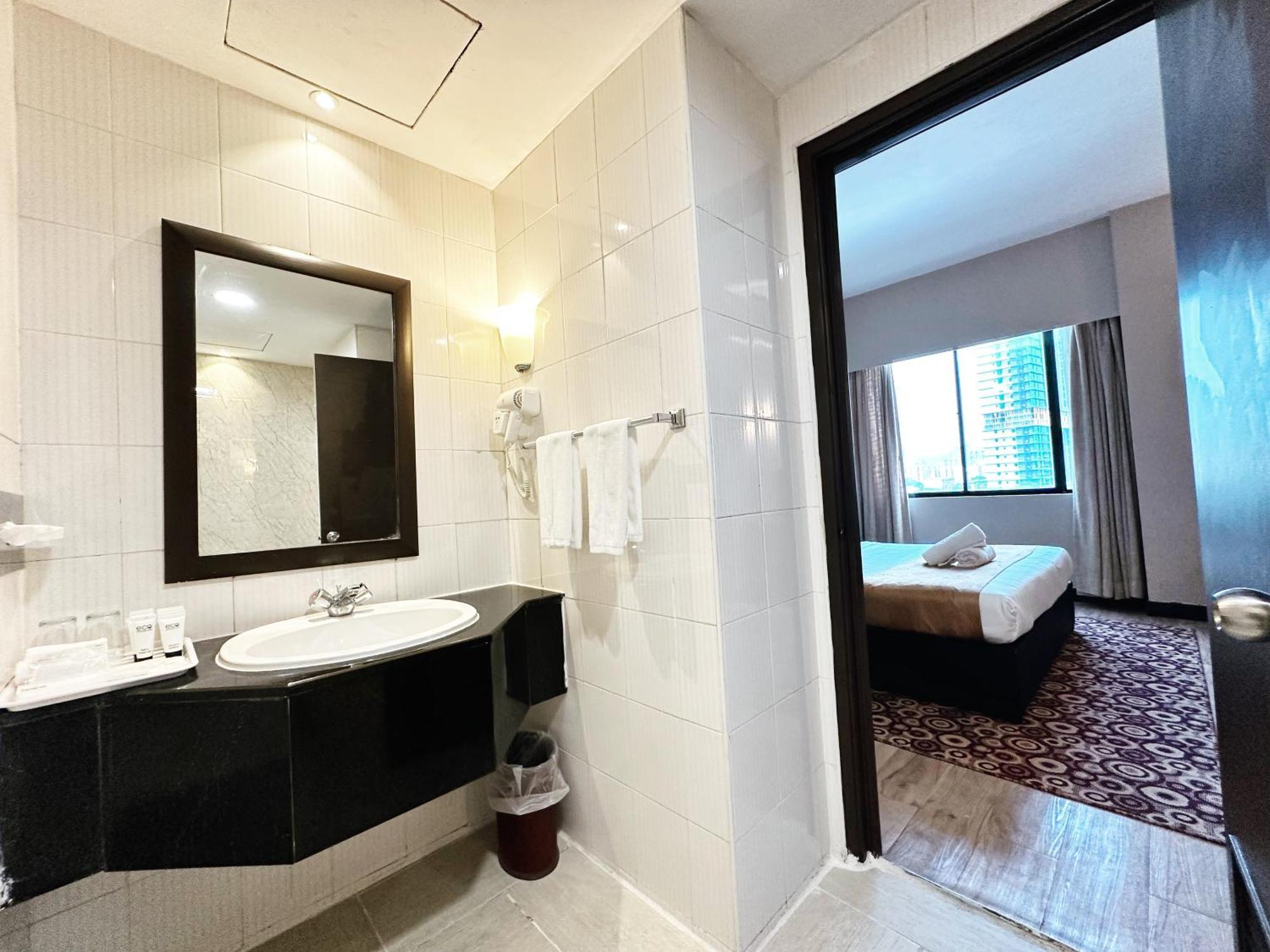 Regalpark Hotel Kuala Lumpur Exterior photo