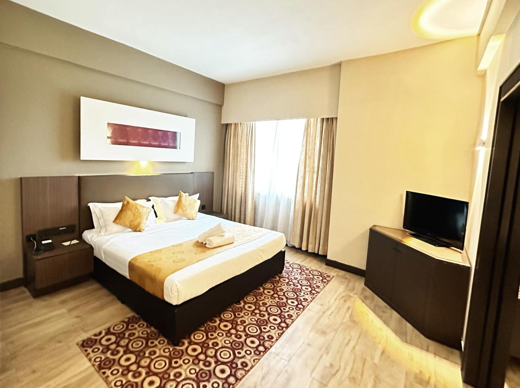 Regalpark Hotel Kuala Lumpur Exterior photo