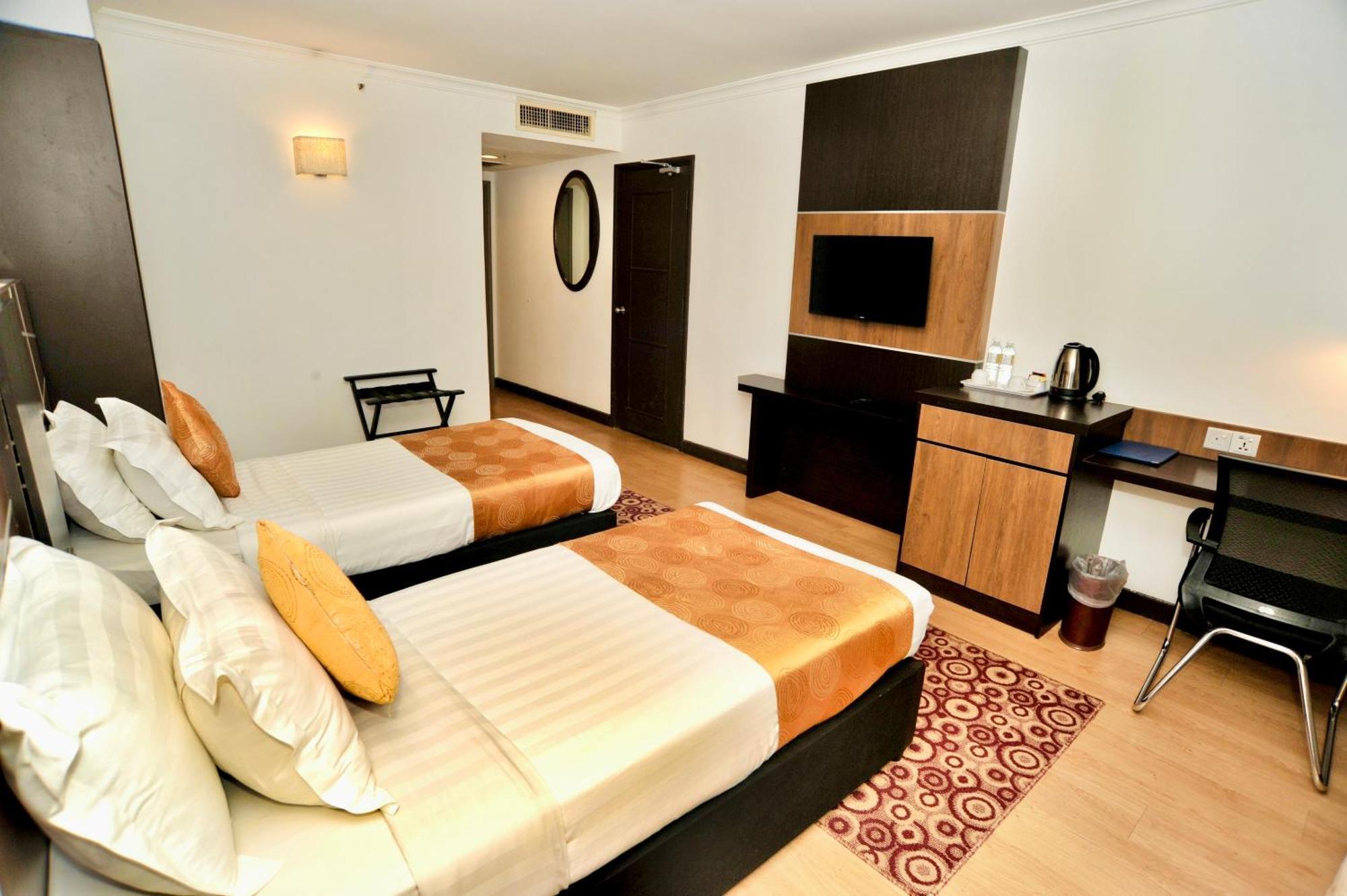 Regalpark Hotel Kuala Lumpur Exterior photo