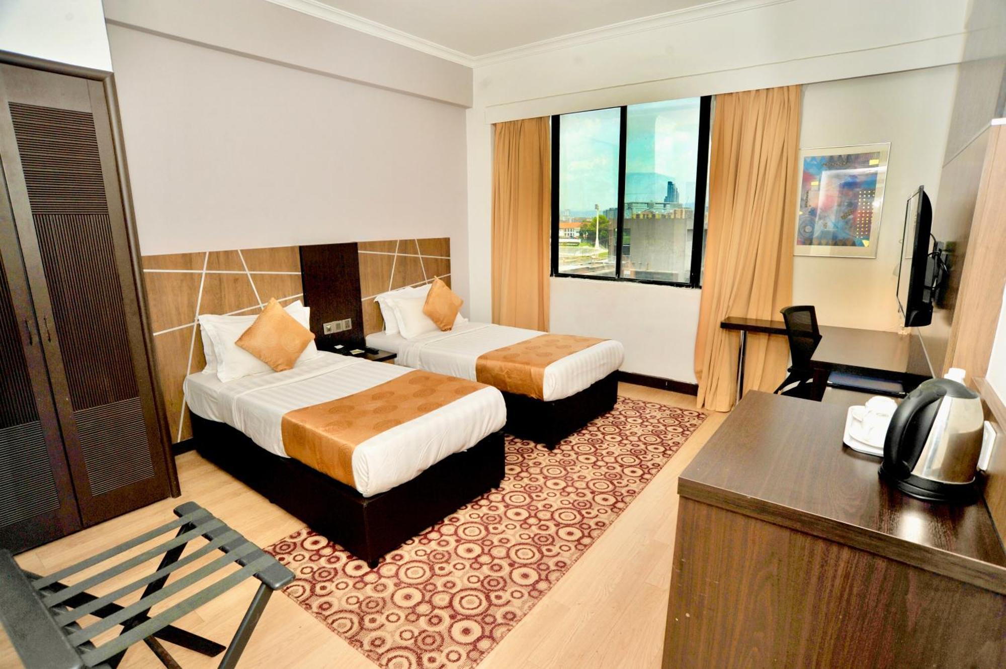 Regalpark Hotel Kuala Lumpur Exterior photo