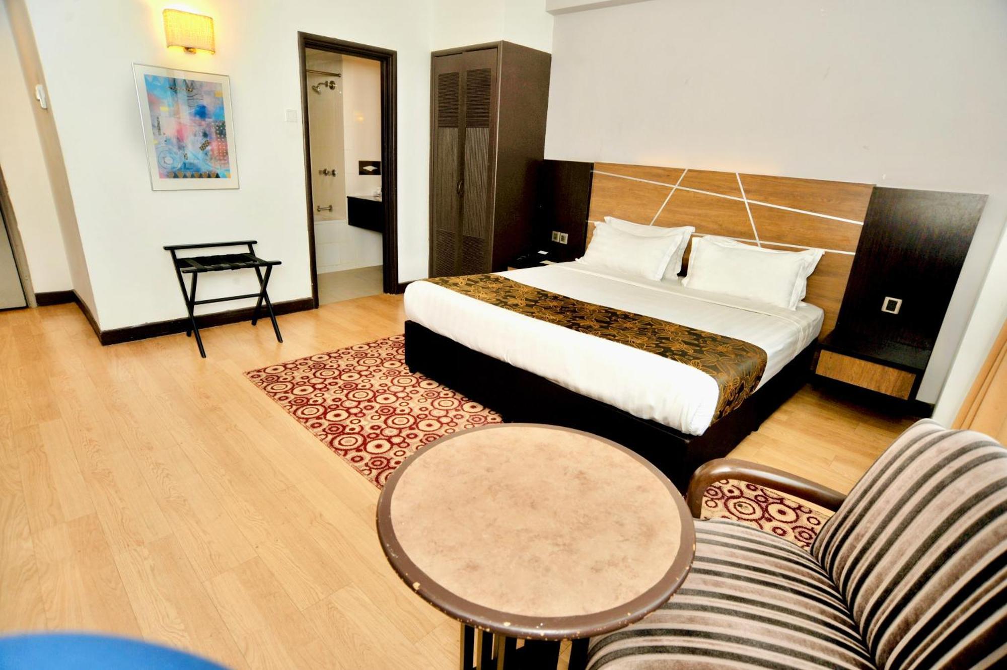 Regalpark Hotel Kuala Lumpur Exterior photo