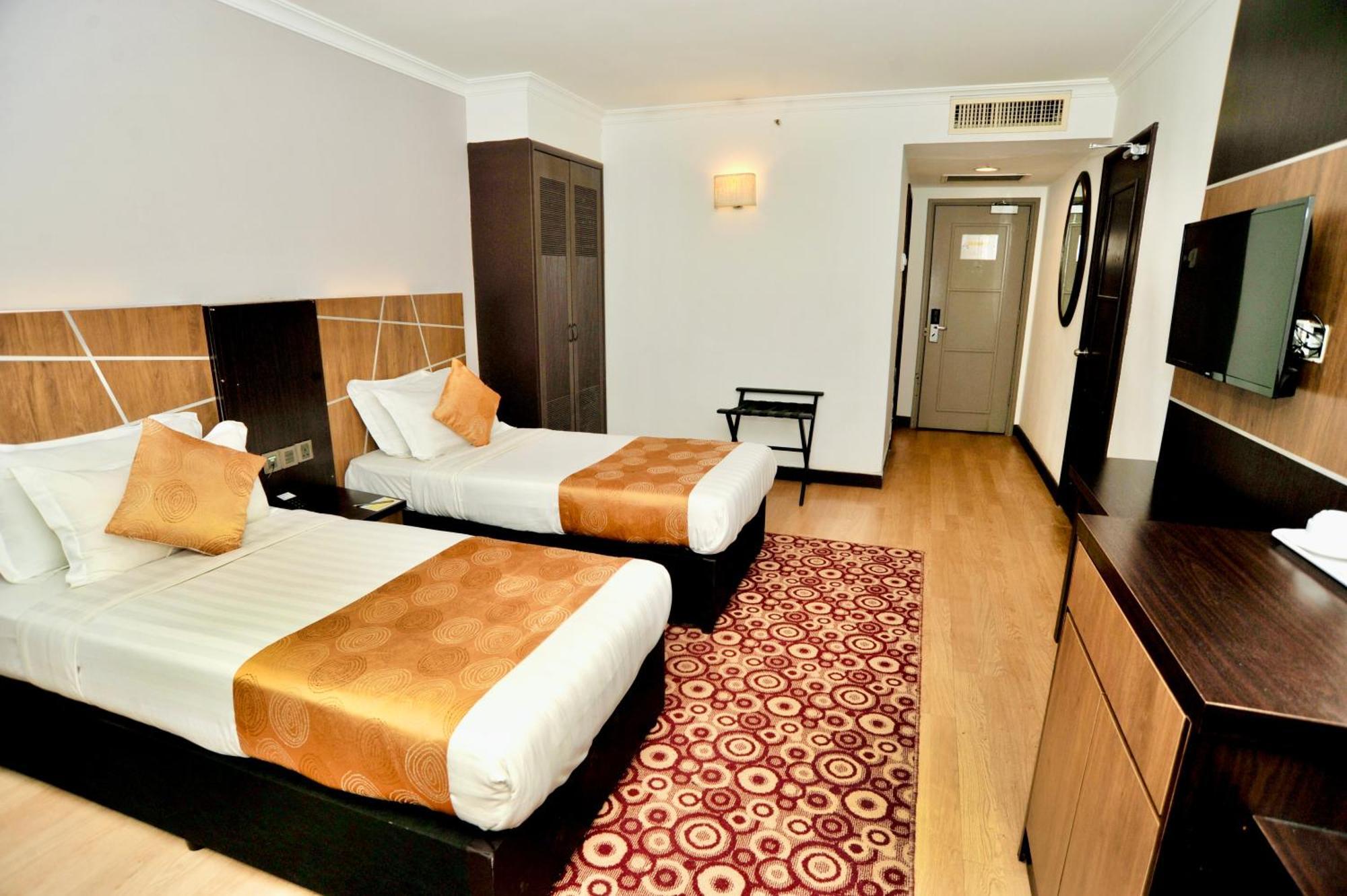 Regalpark Hotel Kuala Lumpur Exterior photo