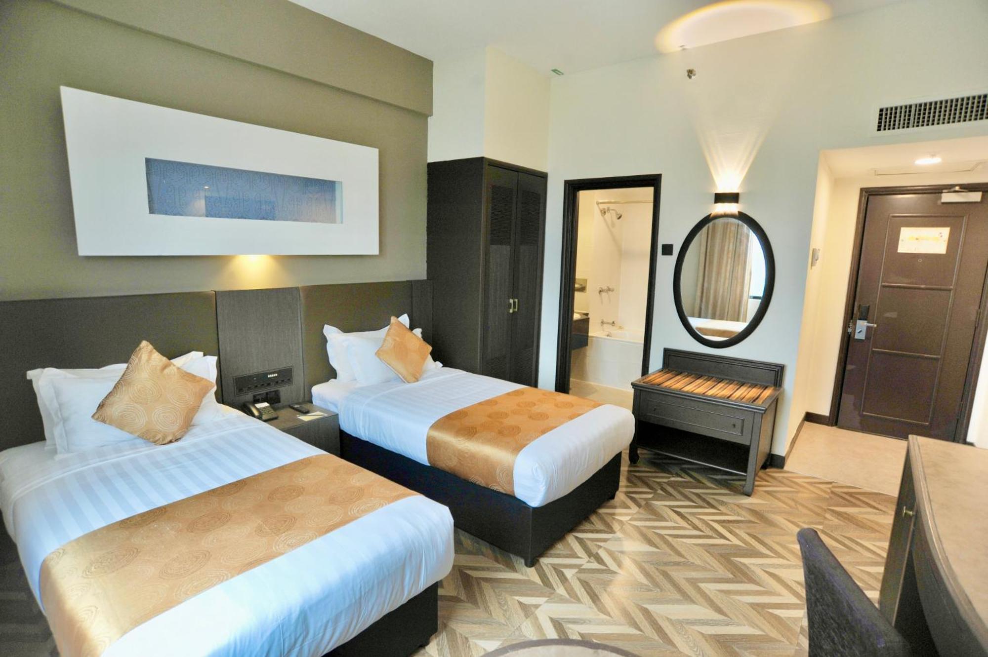 Regalpark Hotel Kuala Lumpur Exterior photo