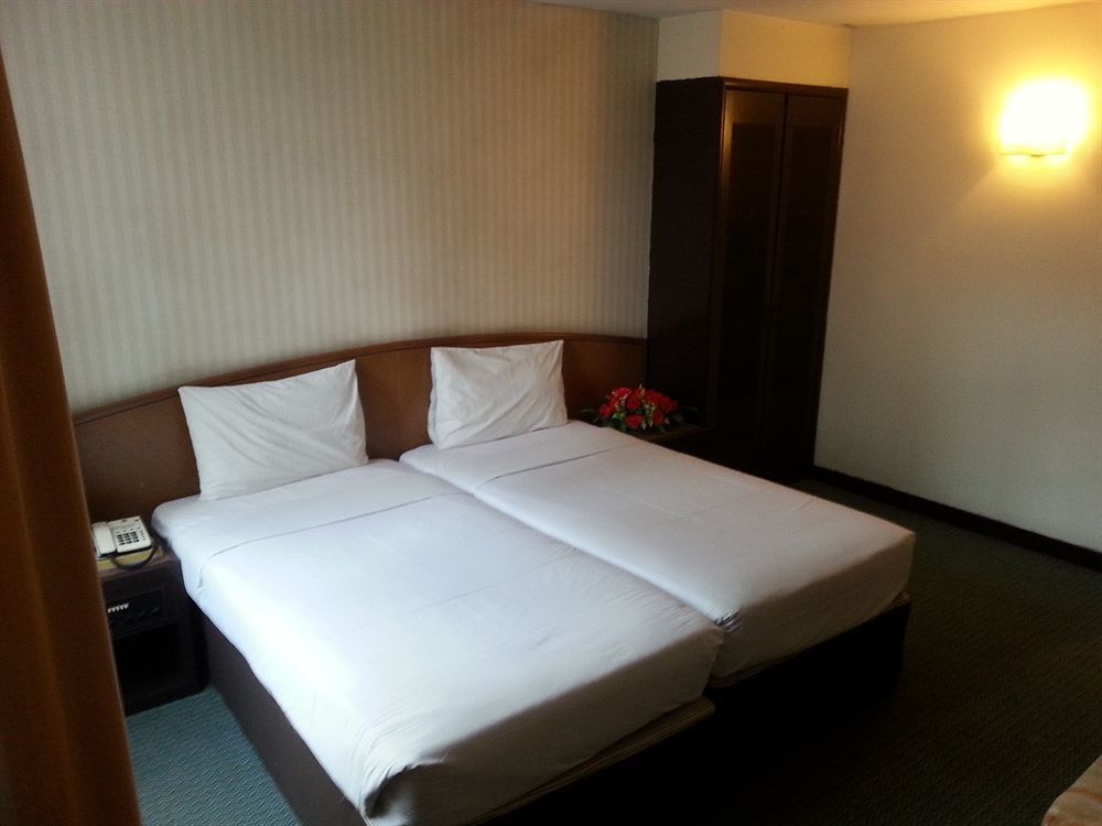 Regalpark Hotel Kuala Lumpur Exterior photo